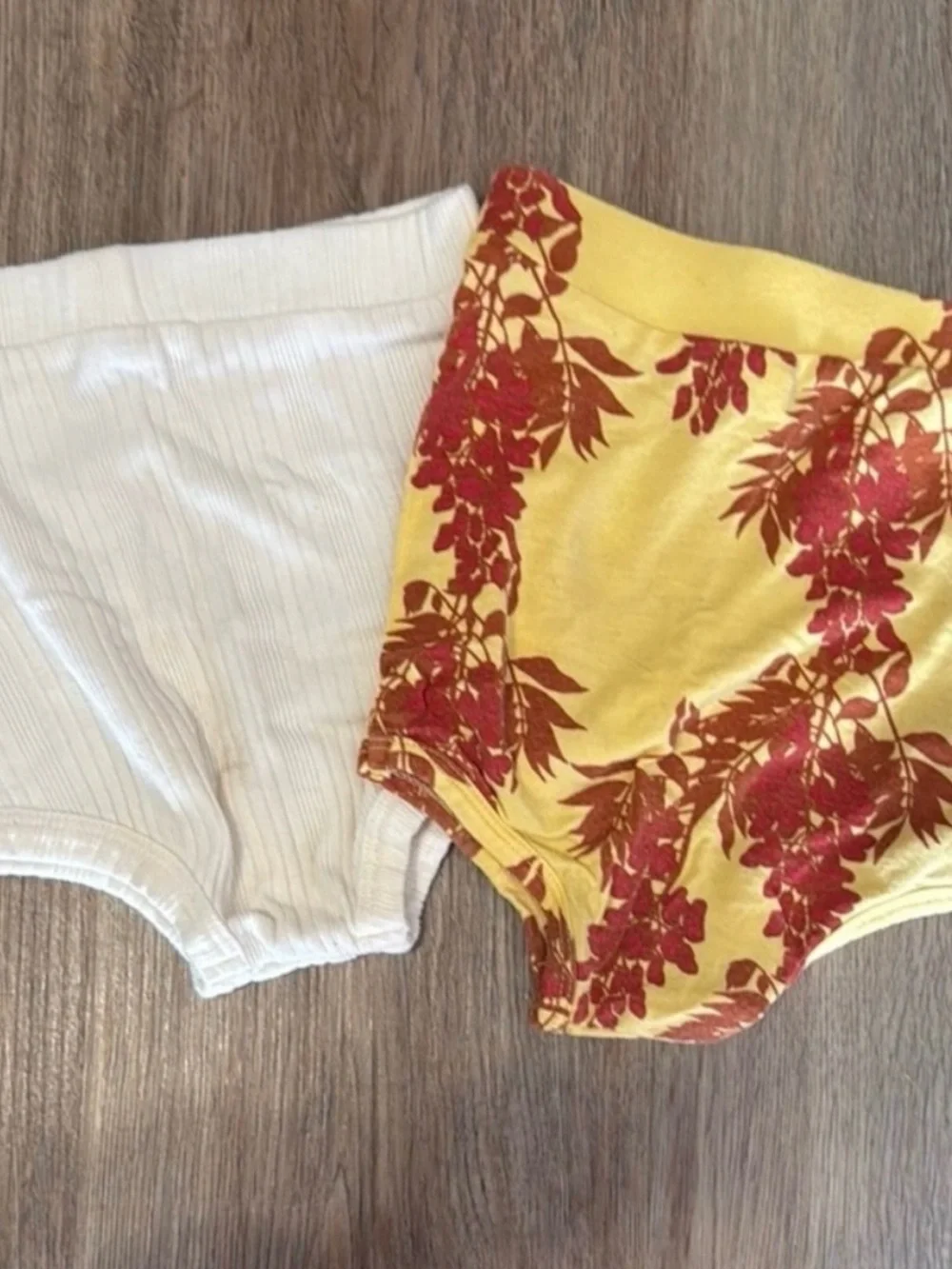 Kate Quinn Organics Baby Bloomers 18-24M Floral Cream Ribbed Shorts Lot 2